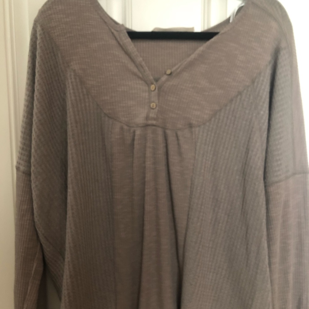 Size medium long sleeve loose fitting top.